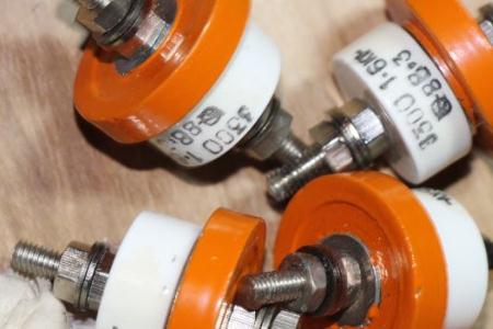 真空開關管的氣密絕緣系統(tǒng)、屏蔽系統(tǒng)以及導電系統(tǒng)